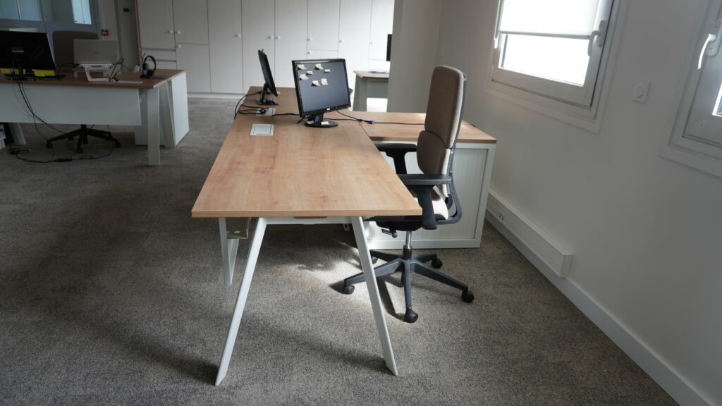 Aménagement mobilier professionnel entreprise bayonnaise par Collectivité Service
